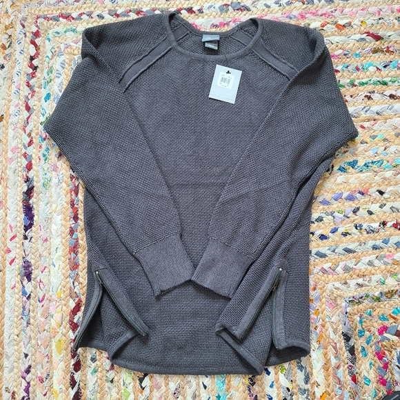 Page and Tuttle Sweater - Picture 5 of 12